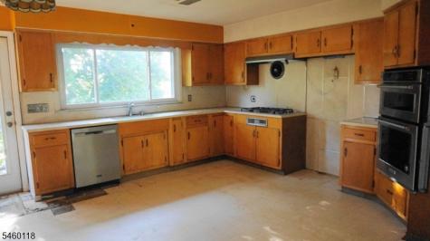 8 Mountain Way S West Orange NJ 07052