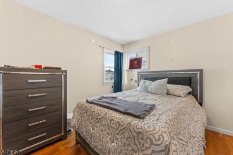 186 10TH Avenue Hawthorne NJ 07506