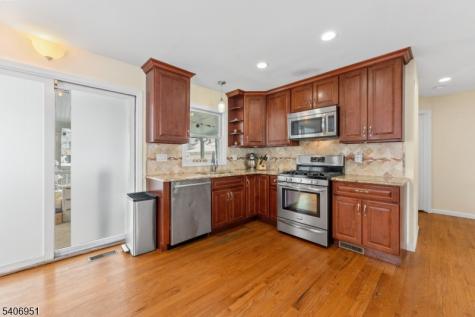 186 10TH Avenue Hawthorne NJ 07506