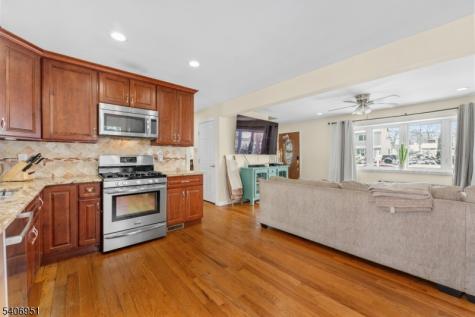 186 10TH Avenue Hawthorne NJ 07506