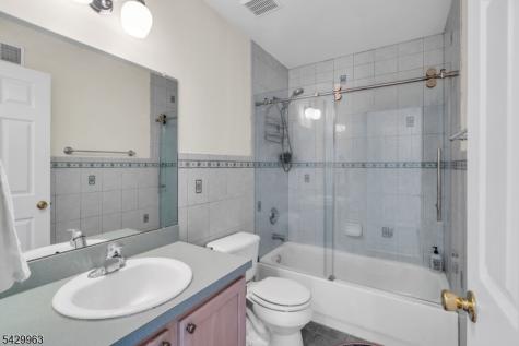 5 Vaccaro Road Lawrence NJ 08648