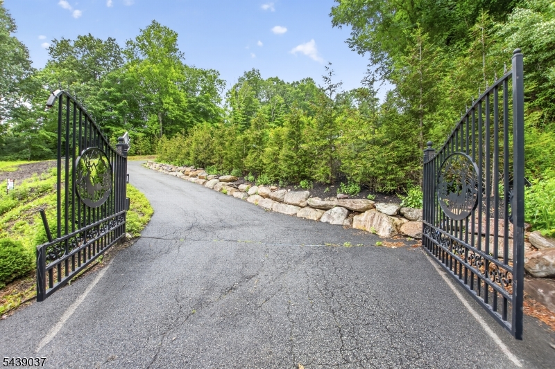 1 Wood Hollow Trail Jefferson NJ 07438