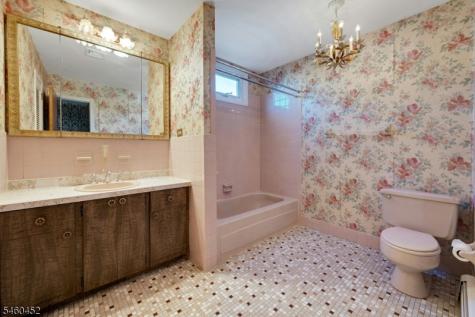 10 Klimback Court West Caldwell NJ 07006