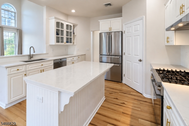 9 Schindler Way Livingston NJ 07039