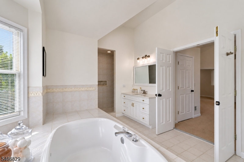 9 Schindler Way Livingston NJ 07039