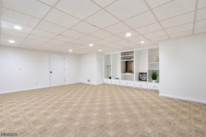 9 Schindler Way Livingston NJ 07039