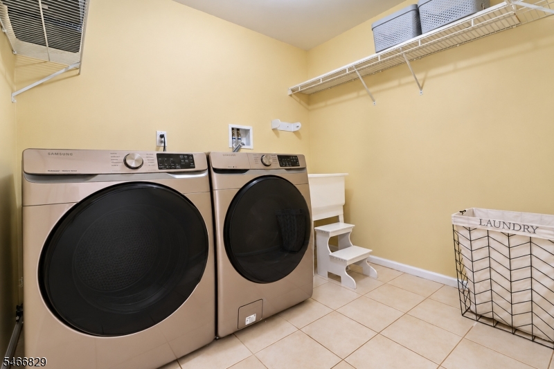 9 Schindler Way Livingston NJ 07039