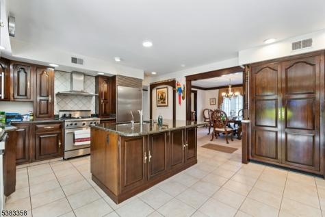 28 Battle Ridge Trail Totowa NJ 07512