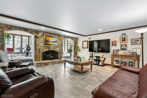 28 Battle Ridge Trail Totowa NJ 07512