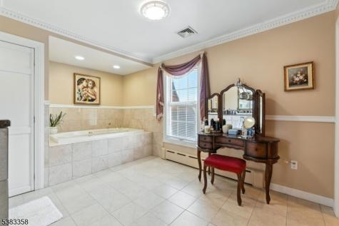 28 Battle Ridge Trail Totowa NJ 07512