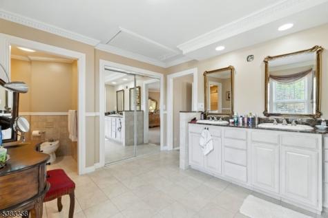 28 Battle Ridge Trail Totowa NJ 07512