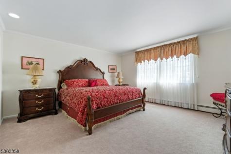 28 Battle Ridge Trail Totowa NJ 07512