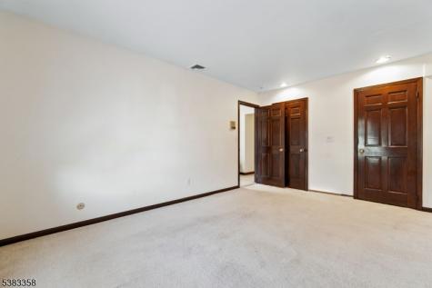28 Battle Ridge Trail Totowa NJ 07512