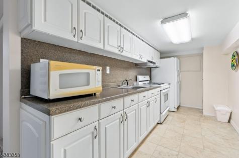 28 Battle Ridge Trail Totowa NJ 07512