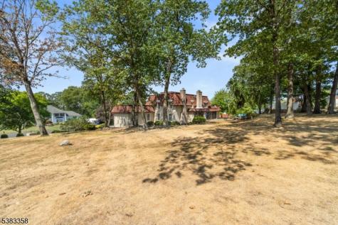 28 Battle Ridge Trail Totowa NJ 07512