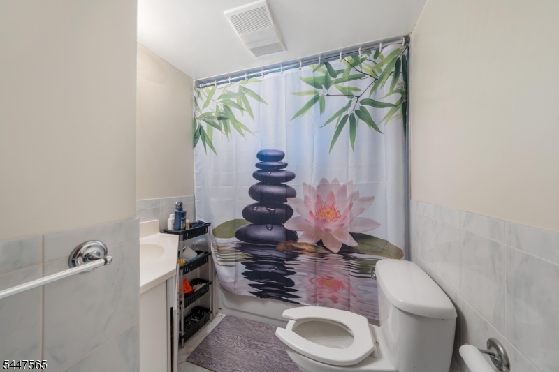 4 Jeanette Street Carteret NJ 07008