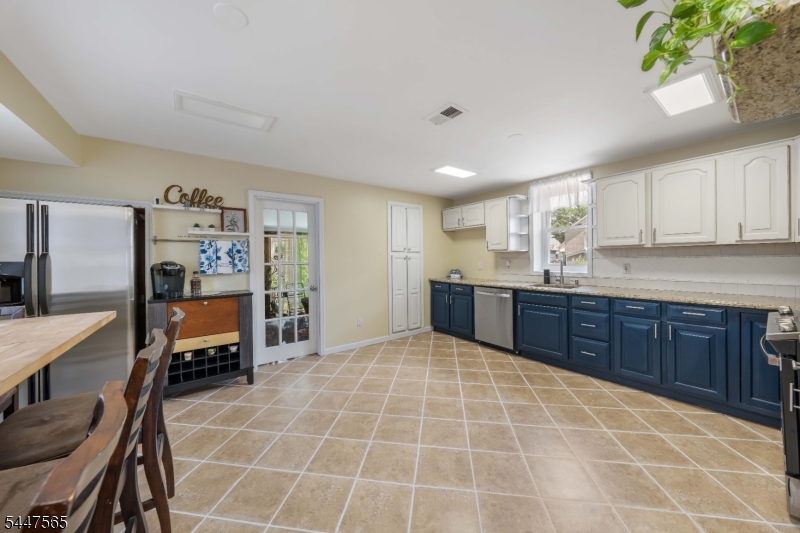 4 Jeanette Street Carteret NJ 07008