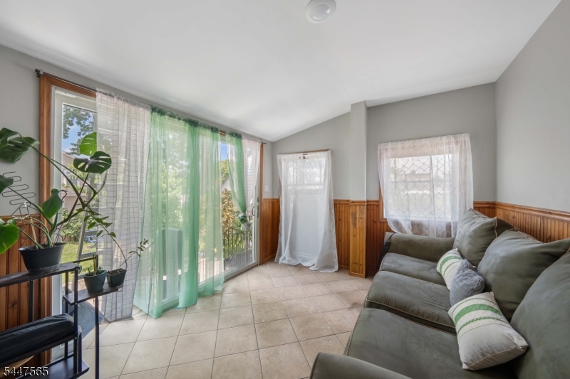 4 Jeanette Street Carteret NJ 07008