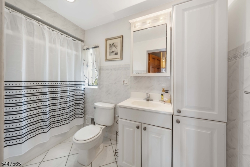 4 Jeanette Street Carteret NJ 07008