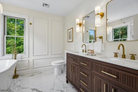 332 Meadowbrook Avenue Ridgewood Village NJ 07450