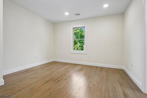 332 Meadowbrook Avenue Ridgewood Village NJ 07450