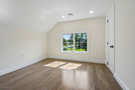 332 Meadowbrook Avenue Ridgewood Village NJ 07450