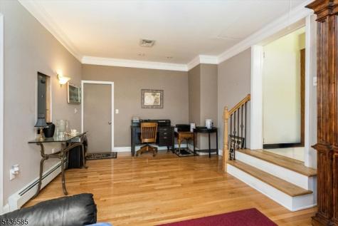 5 Pinewood Terrace Fairfield NJ 07004
