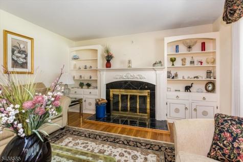 5 Pinewood Terrace Fairfield NJ 07004
