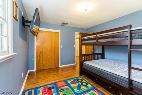 5 Pinewood Terrace Fairfield NJ 07004