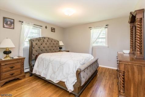 5 Pinewood Terrace Fairfield NJ 07004