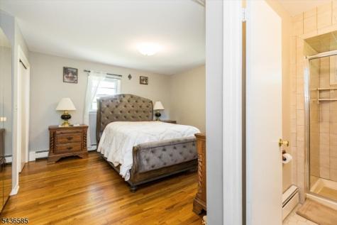 5 Pinewood Terrace Fairfield NJ 07004