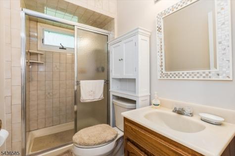 5 Pinewood Terrace Fairfield NJ 07004