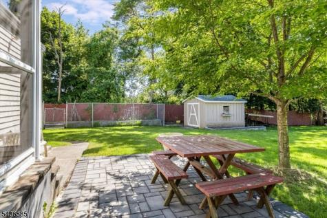 5 Pinewood Terrace Fairfield NJ 07004