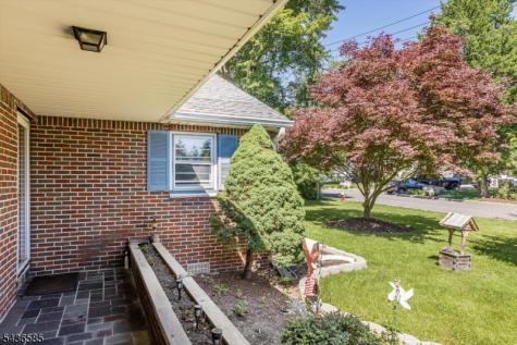 5 Pinewood Terrace Fairfield NJ 07004
