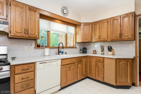 5 Pinewood Terrace Fairfield NJ 07004