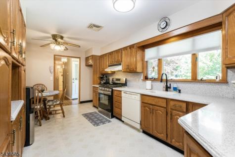 5 Pinewood Terrace Fairfield NJ 07004