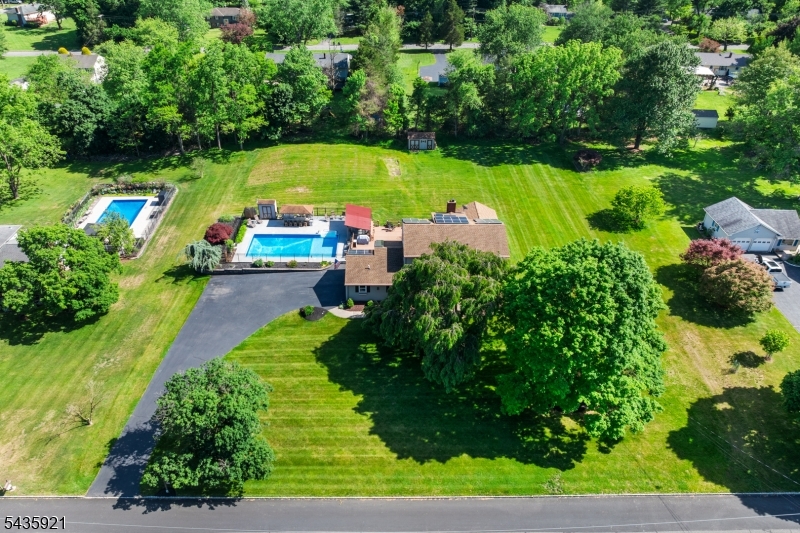 8 Garrett Drive Raritan NJ 08822