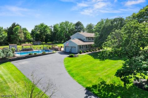 8 Garrett Drive Raritan NJ 08822