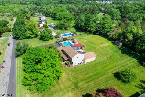 8 Garrett Drive Raritan NJ 08822