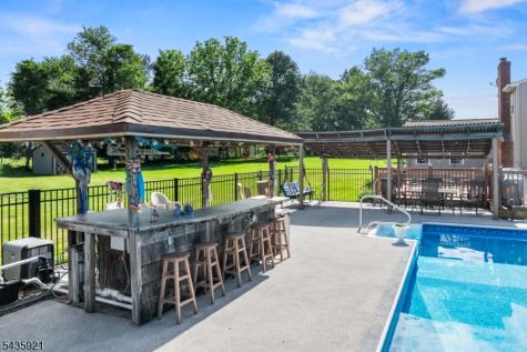 8 Garrett Drive Raritan NJ 08822