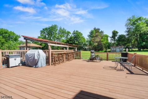 8 Garrett Drive Raritan NJ 08822