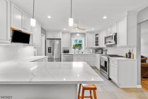 8 Garrett Drive Raritan NJ 08822