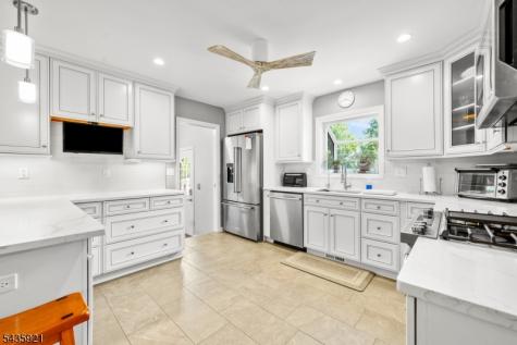 8 Garrett Drive Raritan NJ 08822