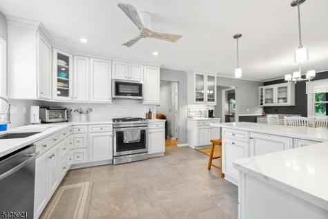 8 Garrett Drive Raritan NJ 08822