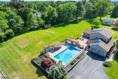 8 Garrett Drive Raritan NJ 08822