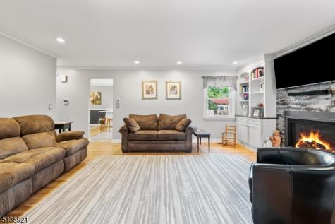 8 Garrett Drive Raritan NJ 08822