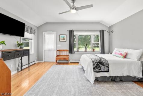 8 Garrett Drive Raritan NJ 08822