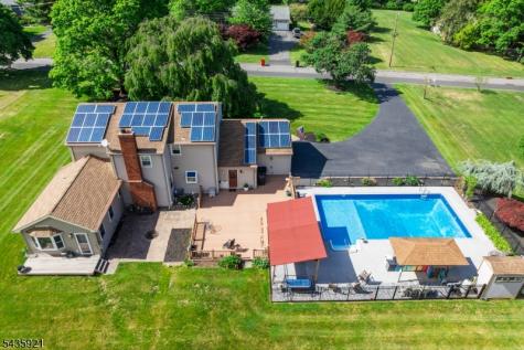 8 Garrett Drive Raritan NJ 08822