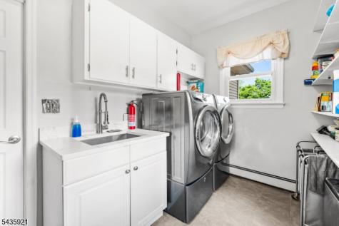 8 Garrett Drive Raritan NJ 08822