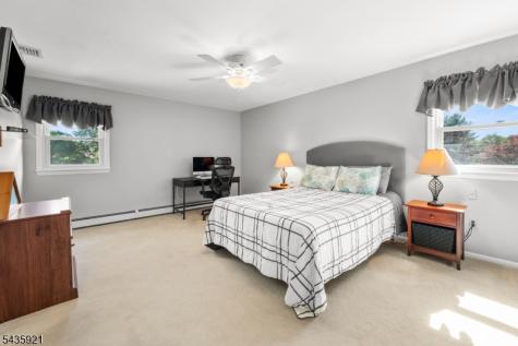 8 Garrett Drive Raritan NJ 08822